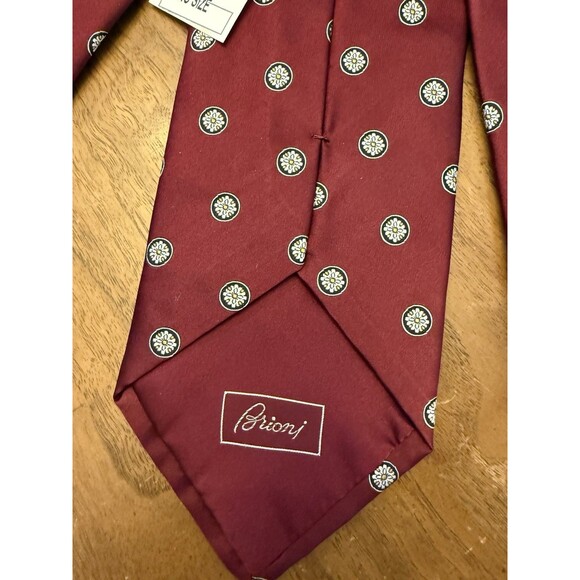 New With Tags! Vintage BRIONI Maroon Silk Medallion Tie Handmade Italy - Picture 4 of 6